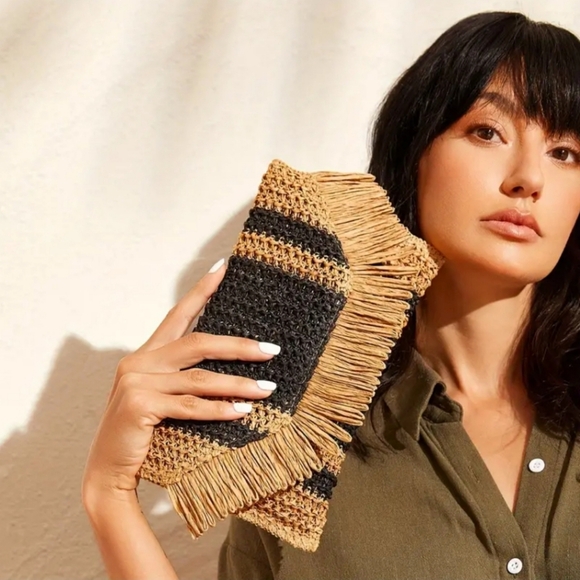 Straw Cluth - Picture 4 of 5